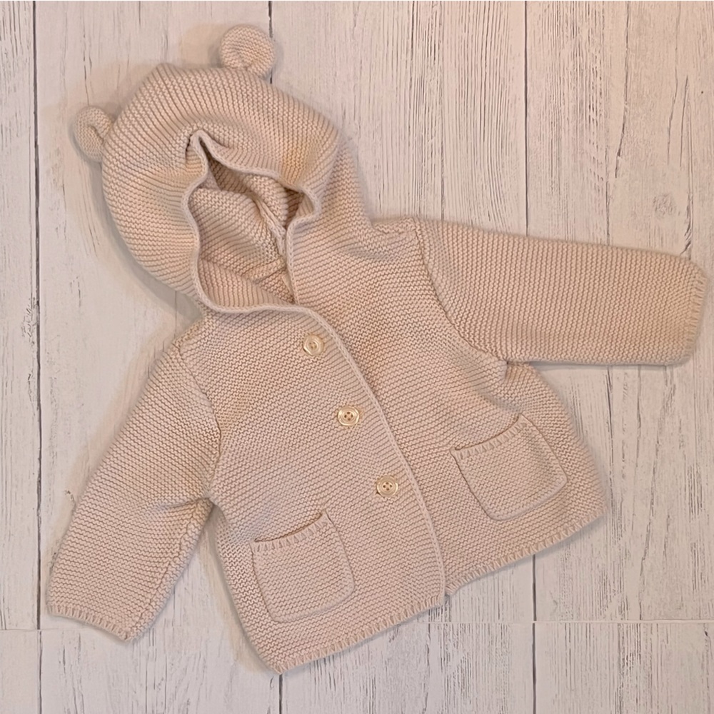 Baby Gap Knit Brannan Bear Sweater in French Vanilla. Size 3-6M